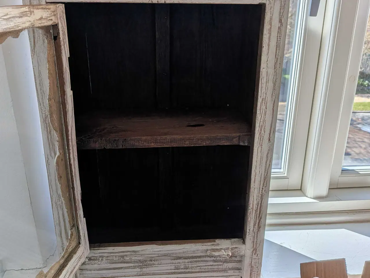 Billede 1 - Fint lille vægskab med 2 hylder