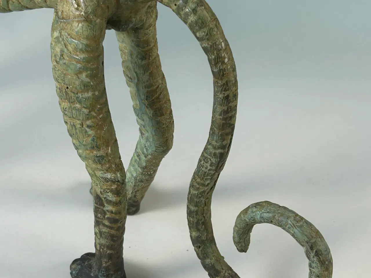 Billede 6 - Stor gepardskulptur i genbrugsbronze – 40 cm lang