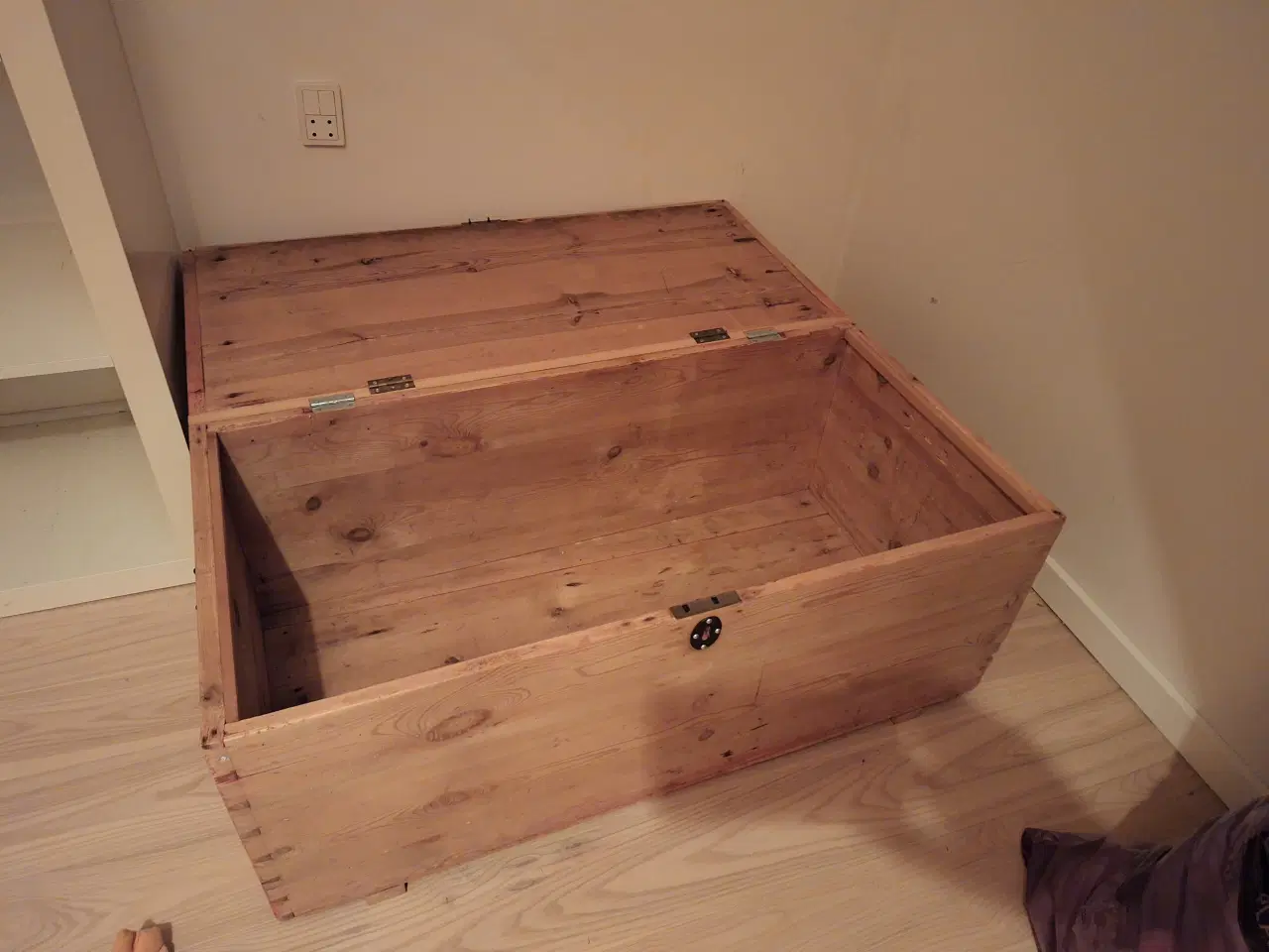 Billede 2 - Kiste med rum i låget