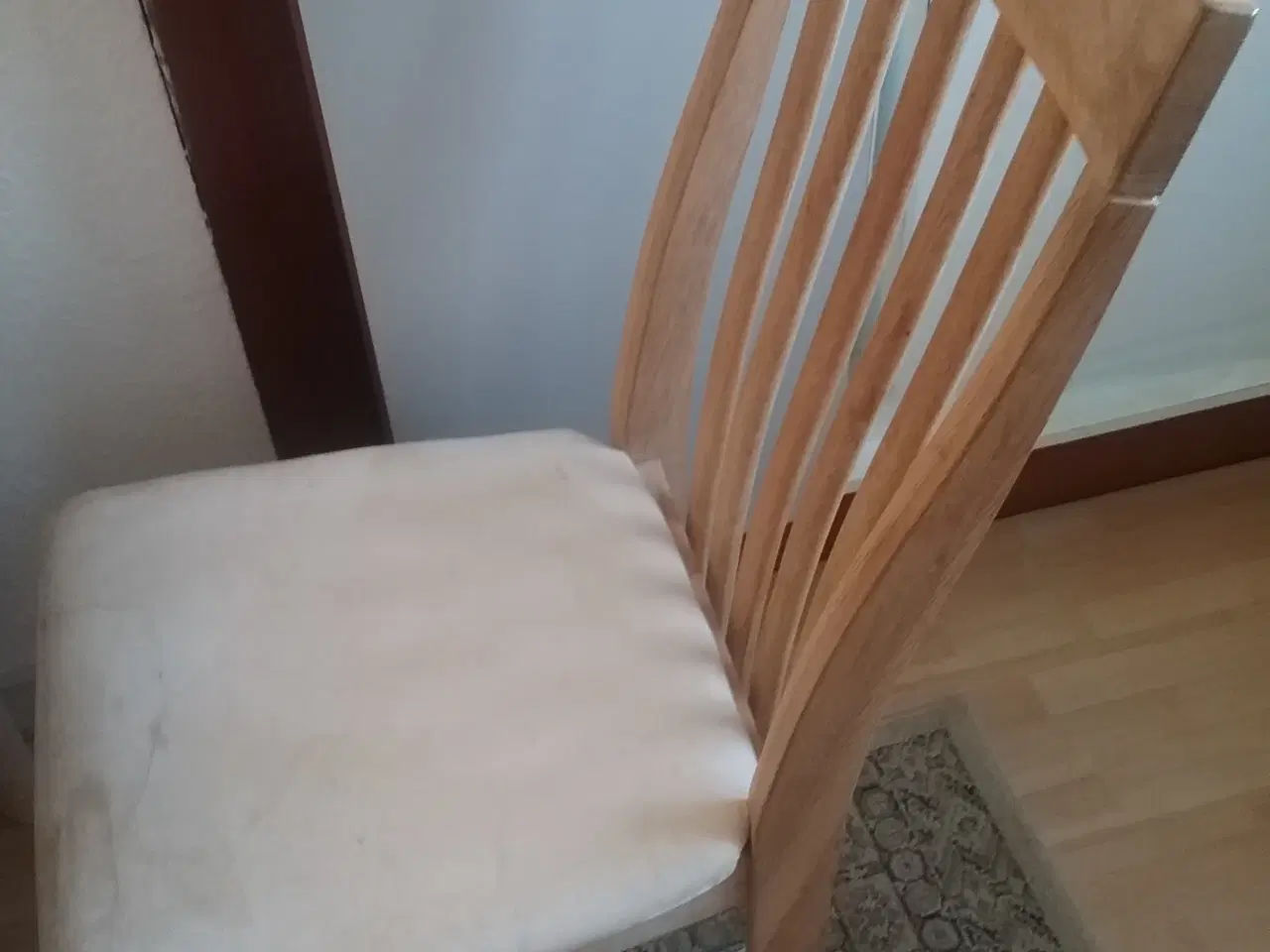 Billede 3 - Køkken borde med stole 