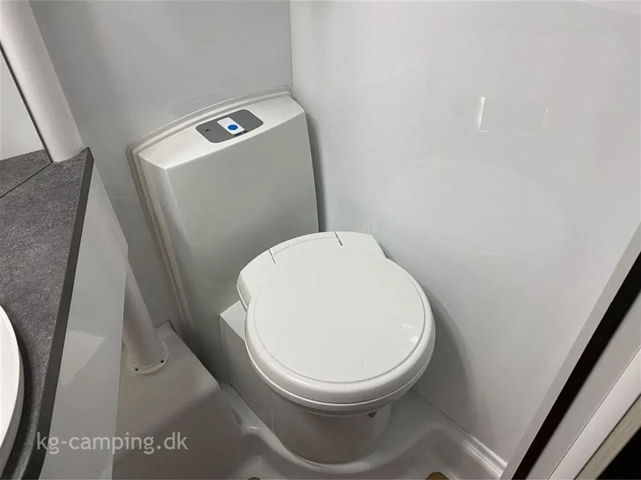 Billede 12 - 2022 - Caravelair Artica 540 PACK VIP   Super velholdt vogn med kompressor køleskab - fritstående seng - Truma Combi 6E