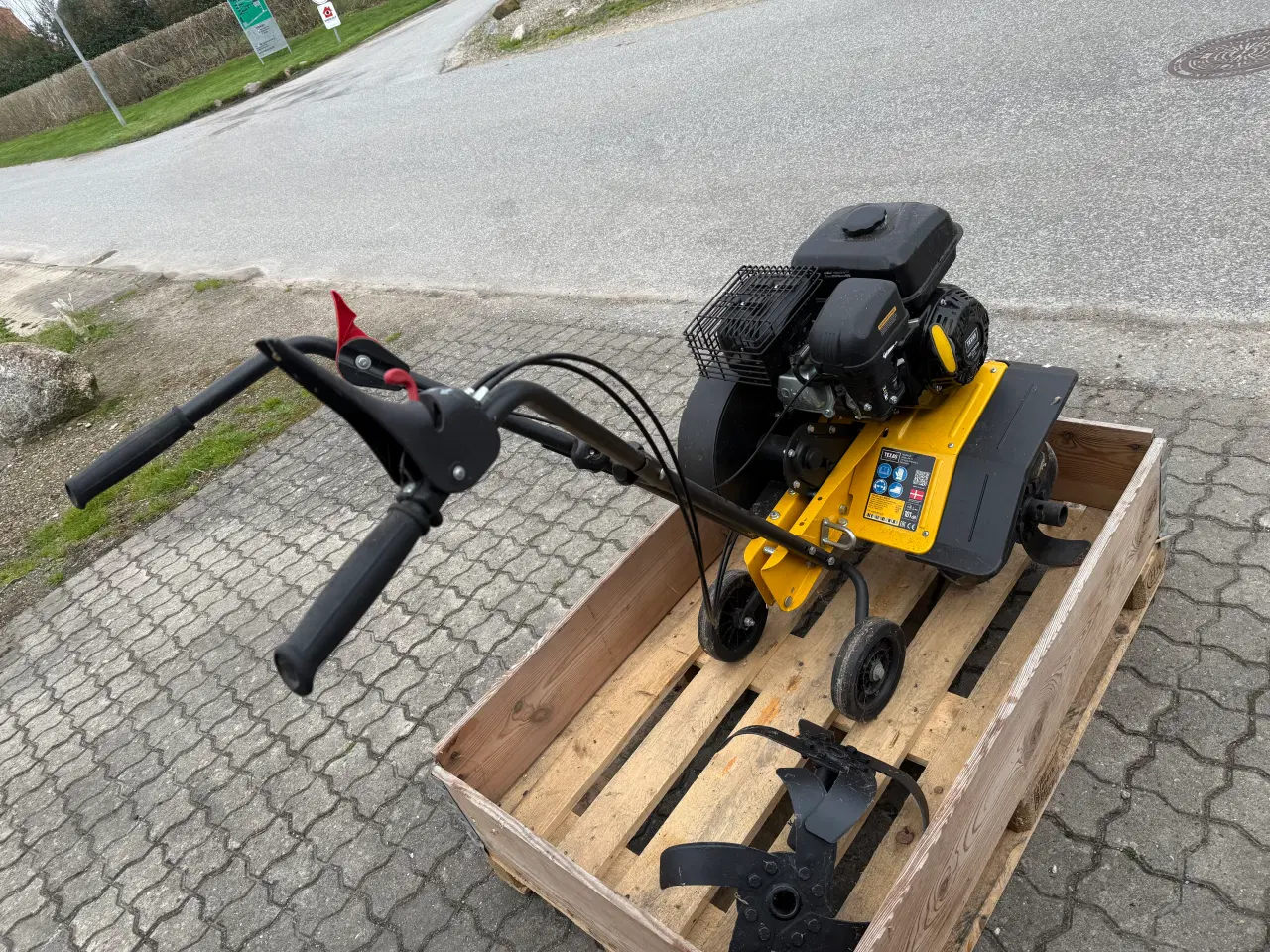 Billede 6 - Texas havefræser,  kun fræset 10 meter.