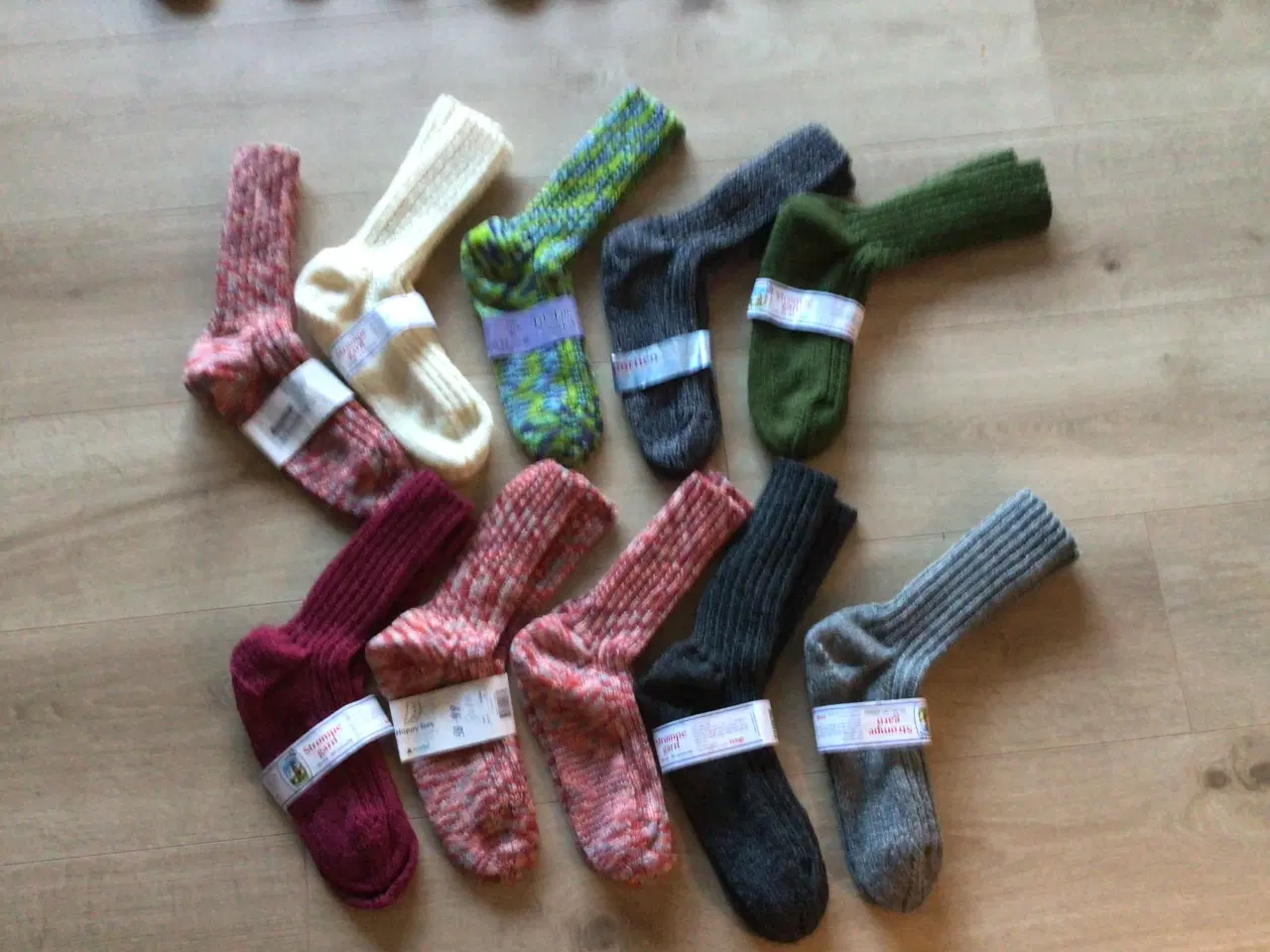 Billede 2 - Hjemme strikkede strømper