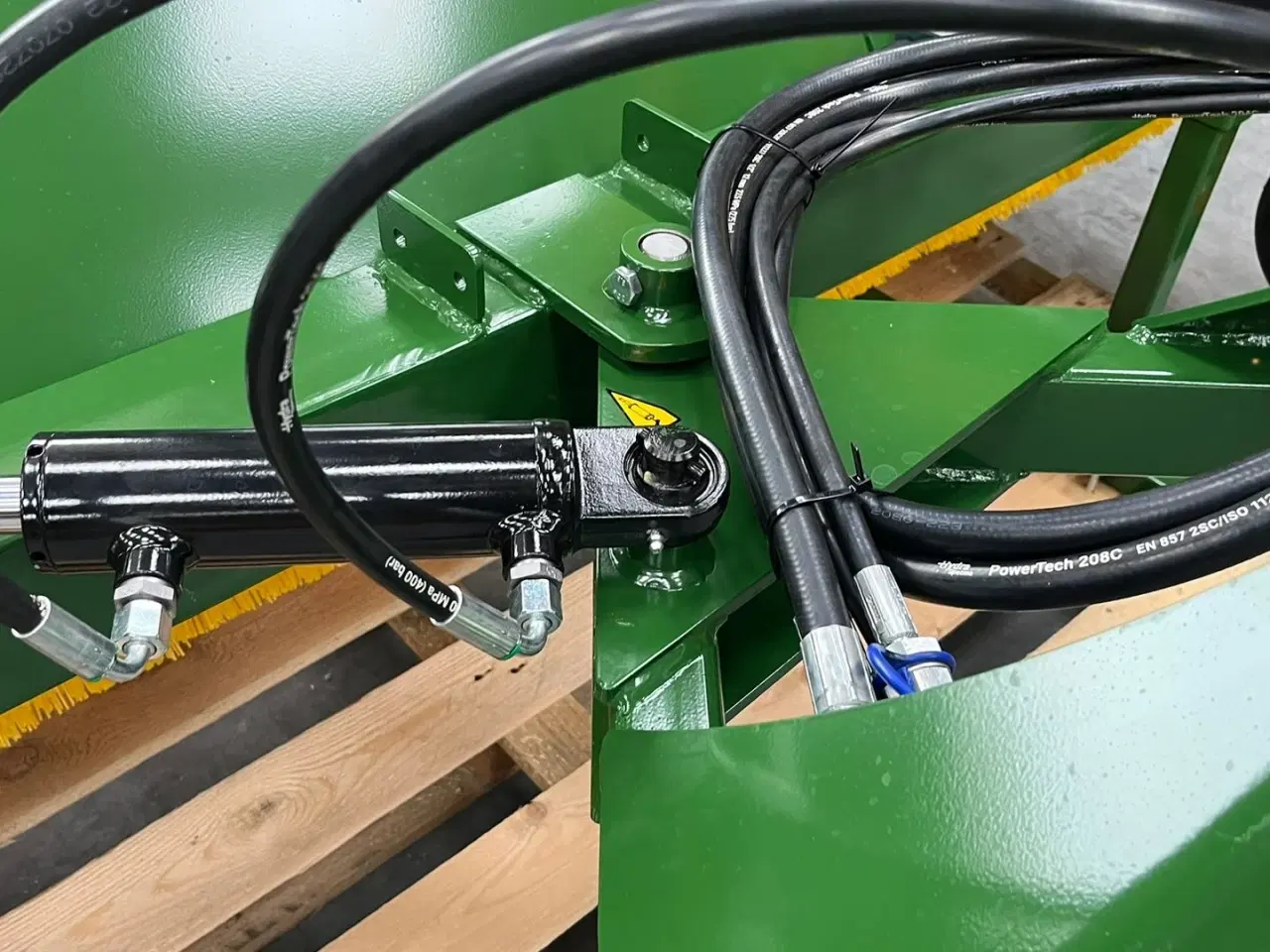 Billede 11 - Thyregod TK 2800 med nylon børster og hydraulisk sving. brede 2800 og feje brede 2500