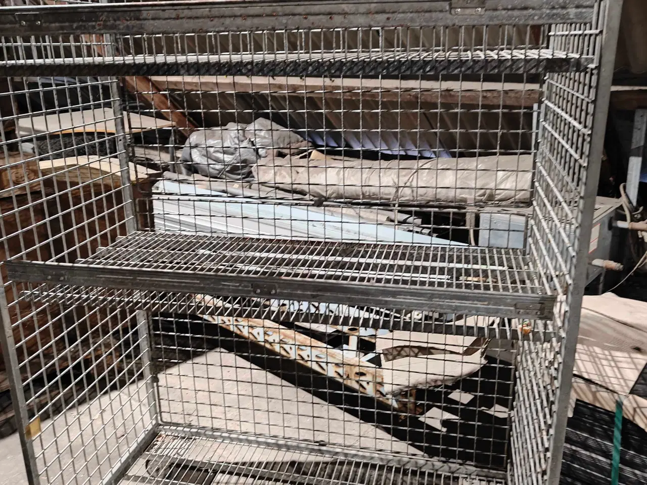 Billede 1 - Rullebur og reoler. 