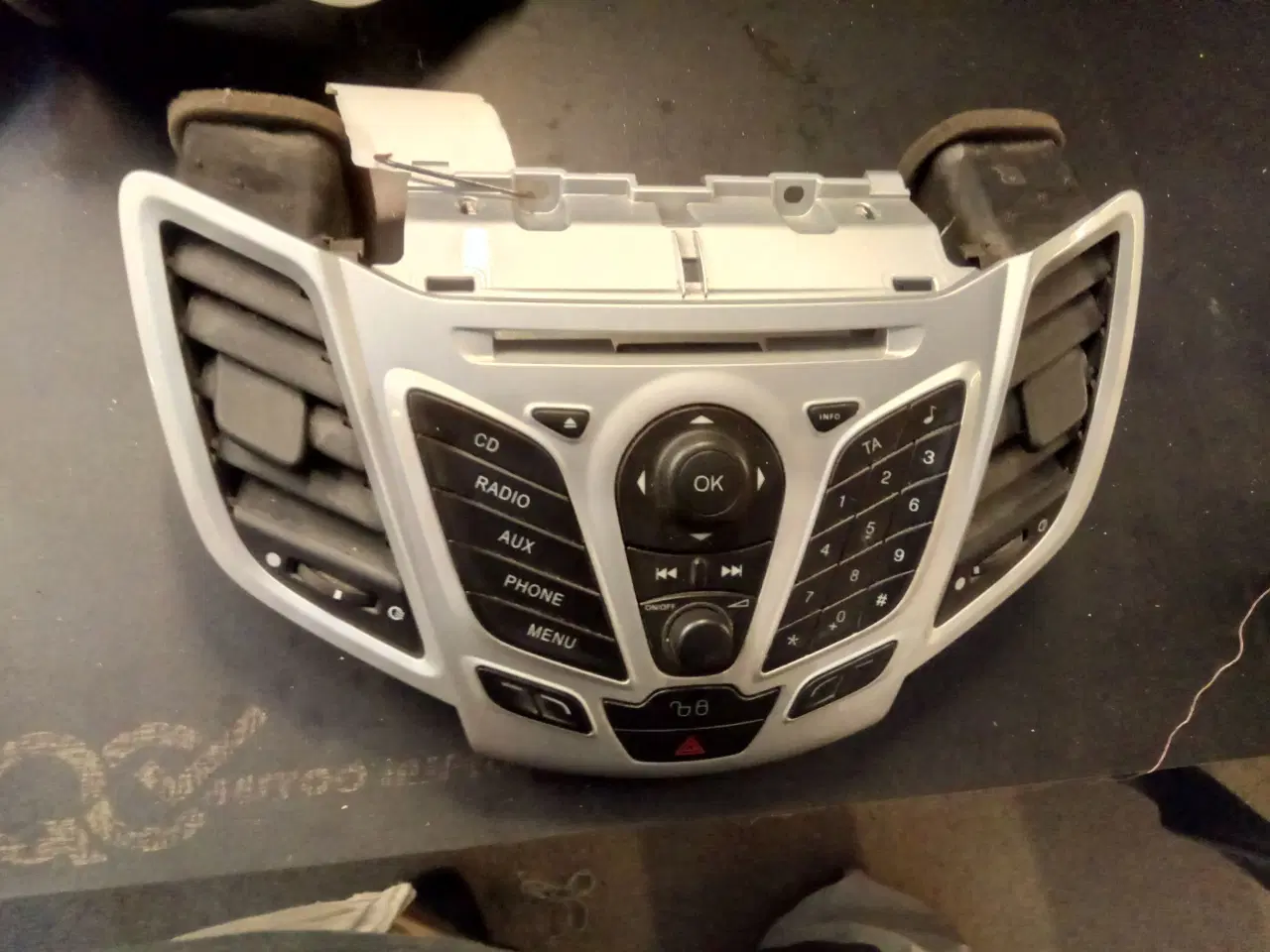 Billede 1 - Ford Fiesta Radio betjeningspanel / frontramme