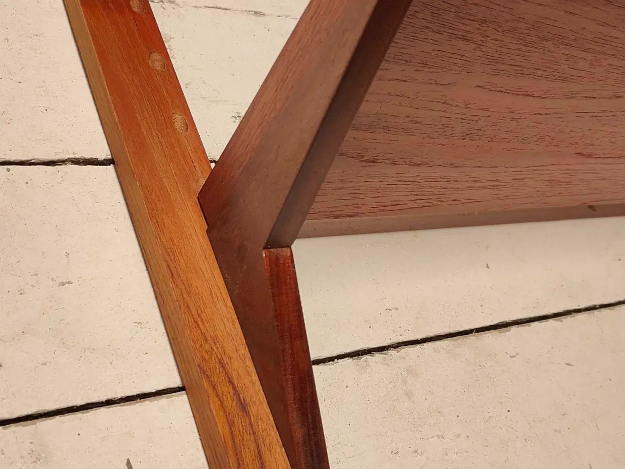 Billede 2 - Flot vægreol i teaktræ med tre hylder