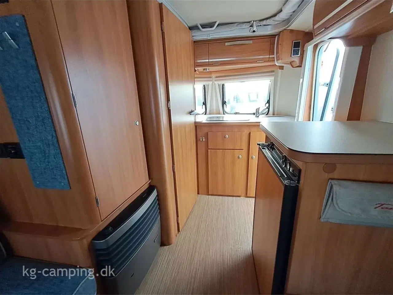 Billede 5 - 2021 - Hymer Touring Triton 420 GT   Super velholdt rejsevogn med TRUMA SX mover