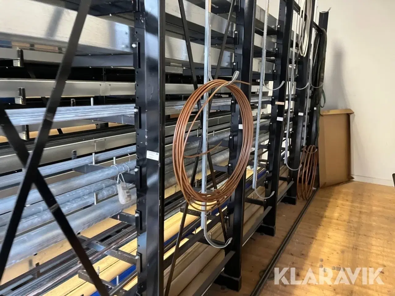 Billede 12 - Grenreol en række