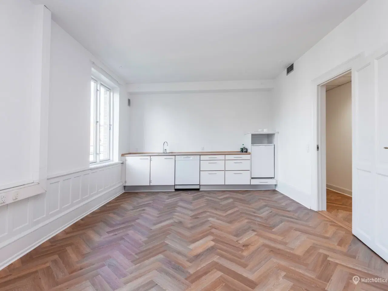 Billede 4 - Velindrettet og lyst kontor i hjertet af byen