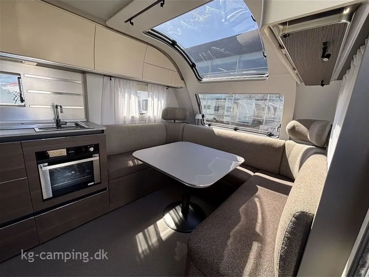 Billede 6 - 2023 - Adria Alpina 613 UT   Alpina i lækkert eksklusivt design. Enkeltsenge. Alde Centralvarme, Fortelt og Mover