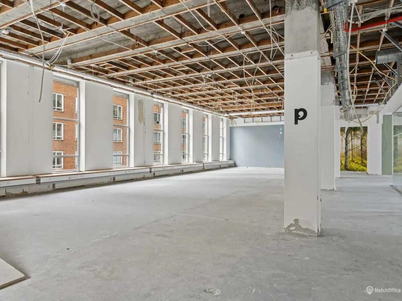 Billede 10 - Markant og eksponeret kontorhus med nem adgang til offentlig transport og parkeringsmuligheder.