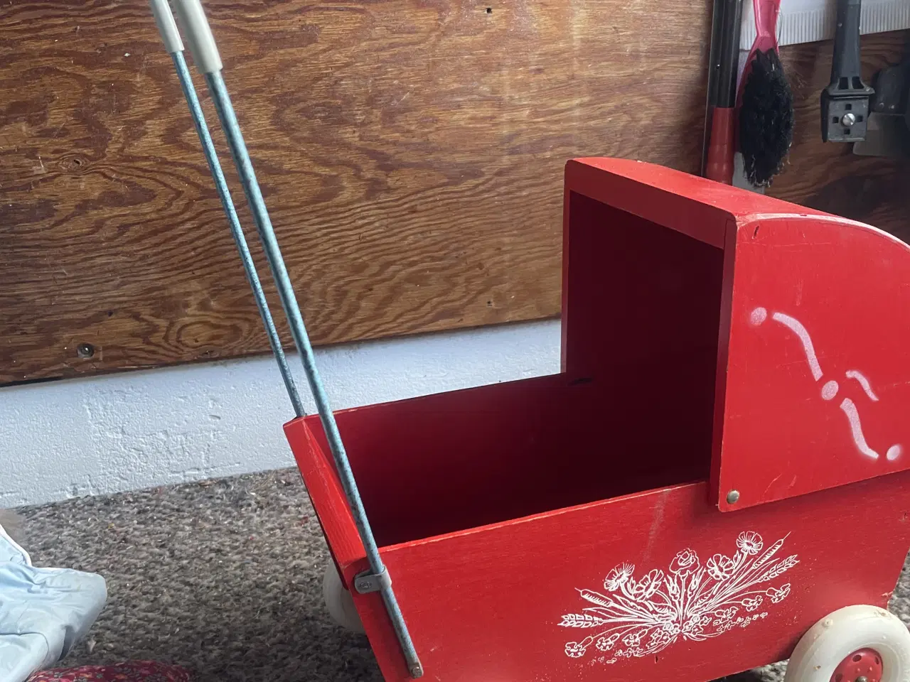 Billede 1 - Ældre træ dukkevogn