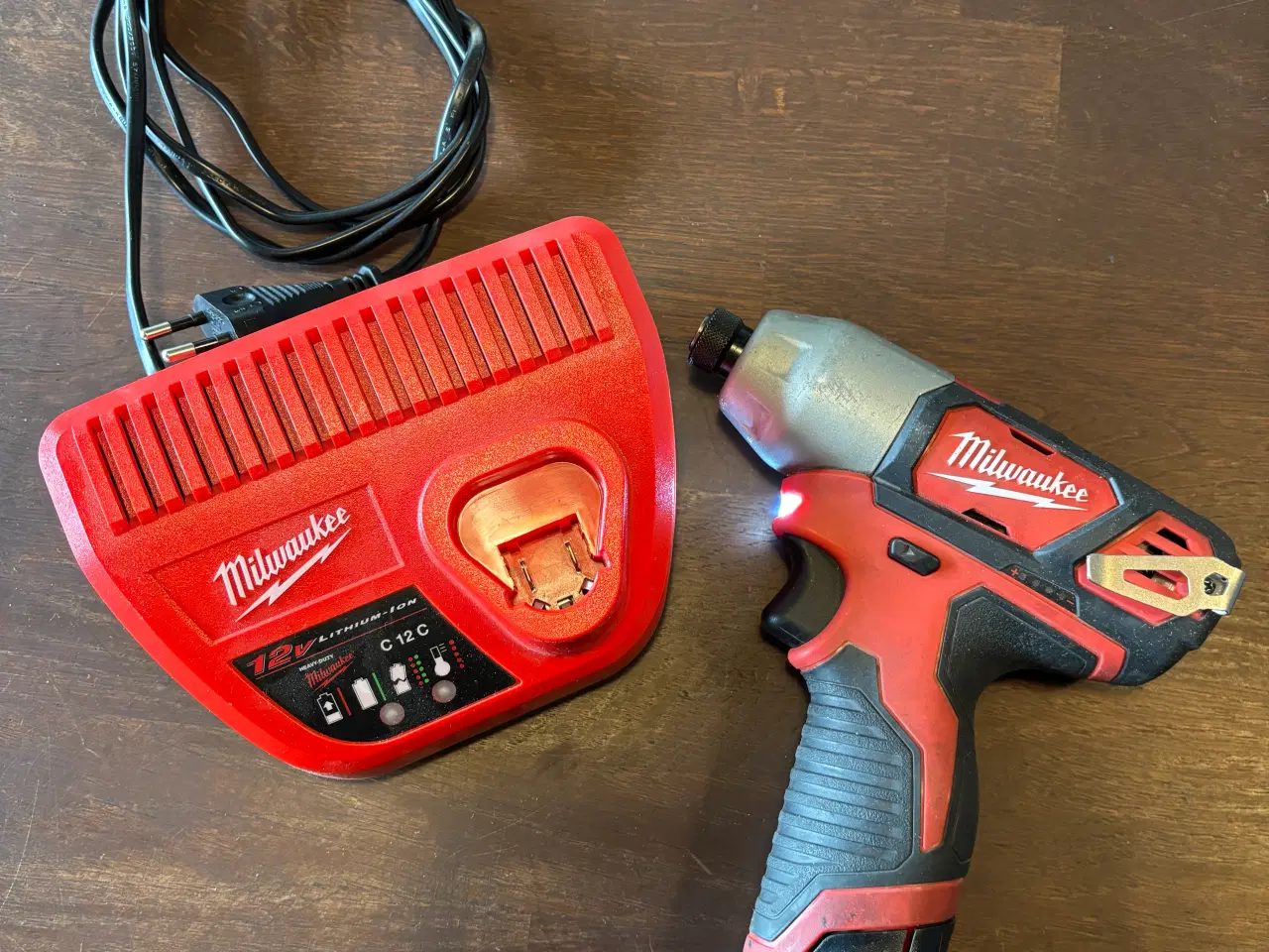 Billede 1 - Milwaukee skruemaskine M12 m. 2ah batteri