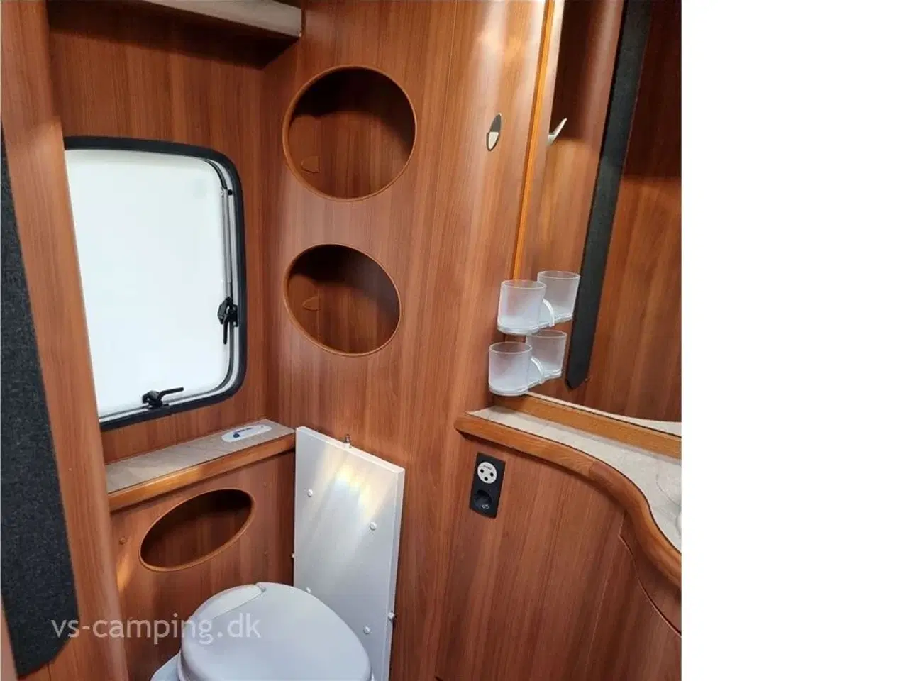 Billede 9 - 2016 - Hobby Prestige 780 WLU   CAMPINGVOGN MED MASSER AF PLADS MED STORT TOILETRUM OG BRUSENICHE