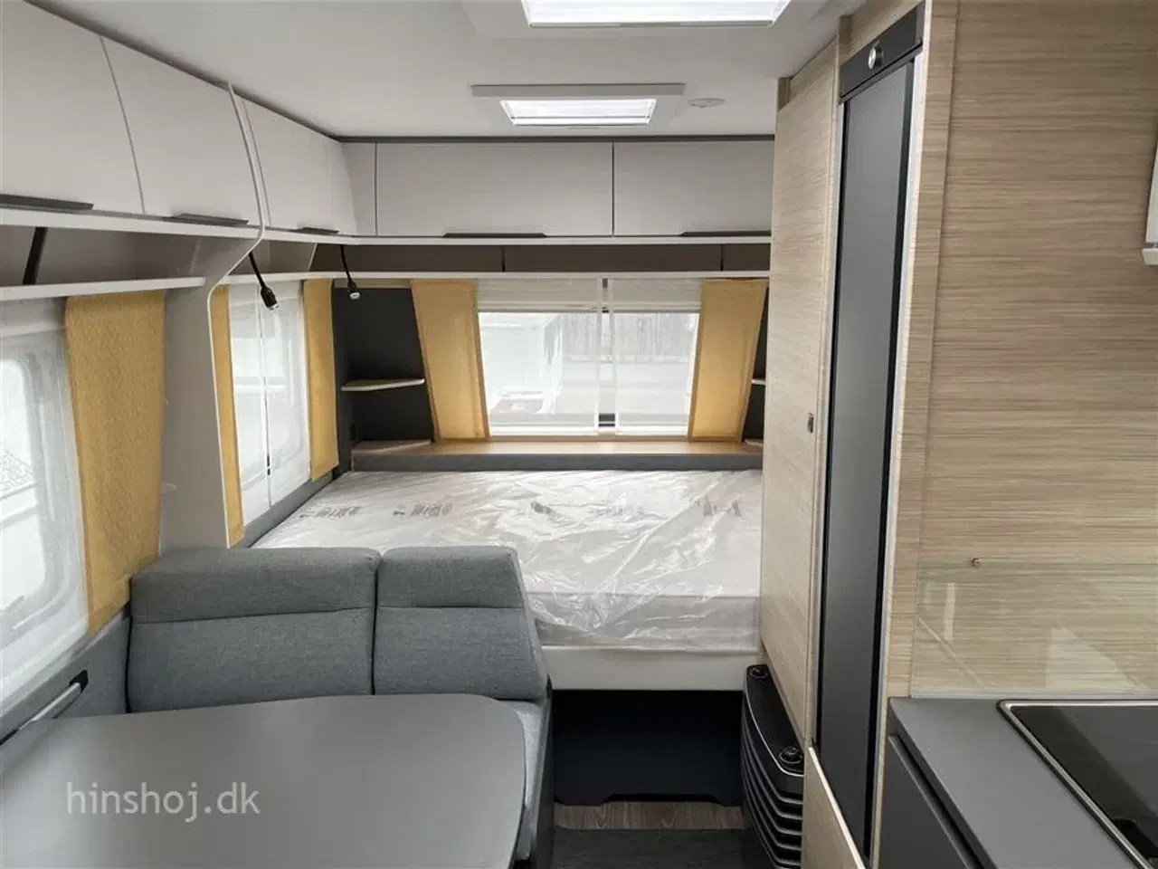 Billede 4 - 2023 - Fendt Apero 495 SKM   Fendt med tværvendt dobbeltseng og Køjer fra Hinshøj Caravan A/S