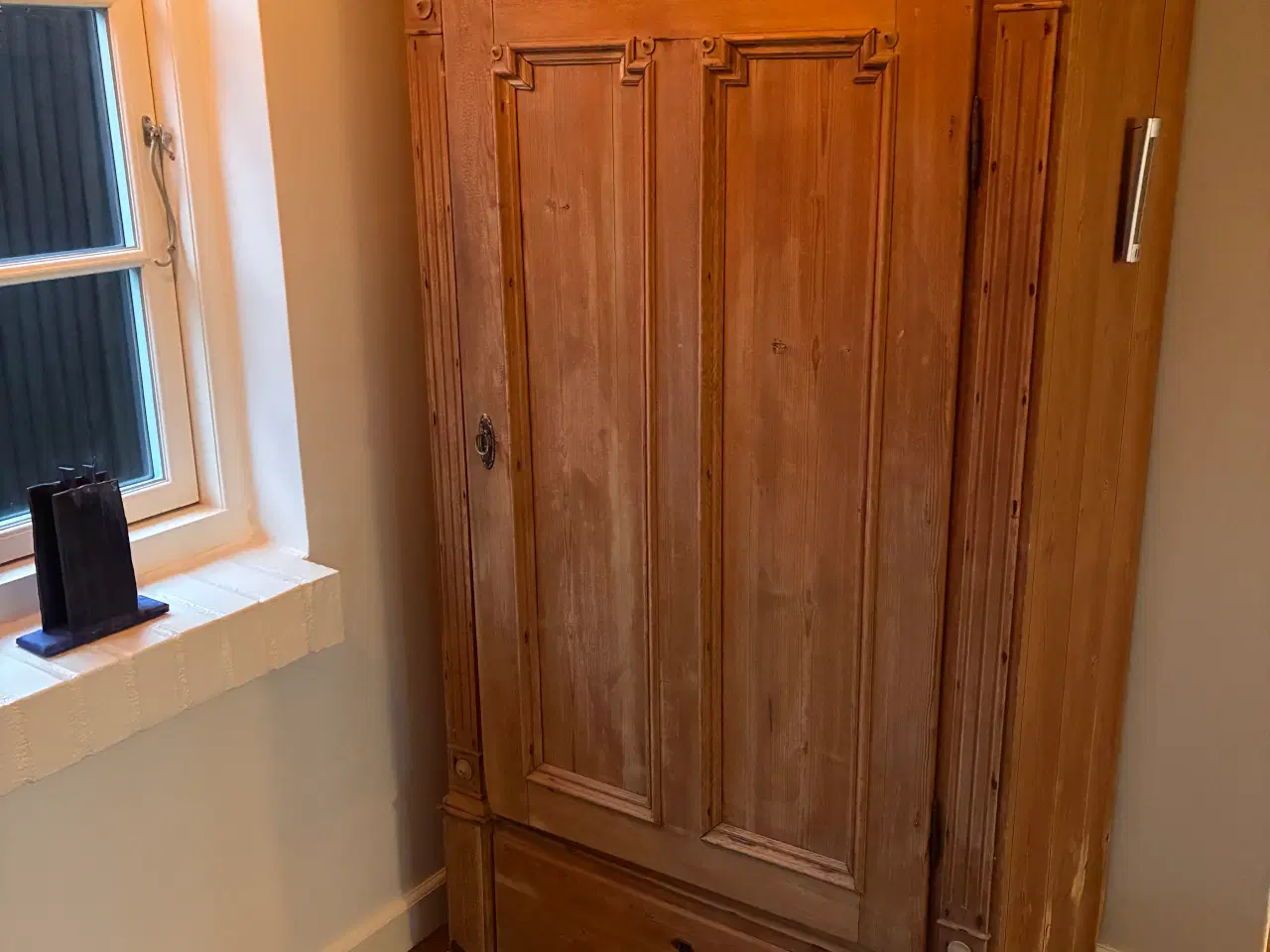 Billede 1 - Skab gives væk 