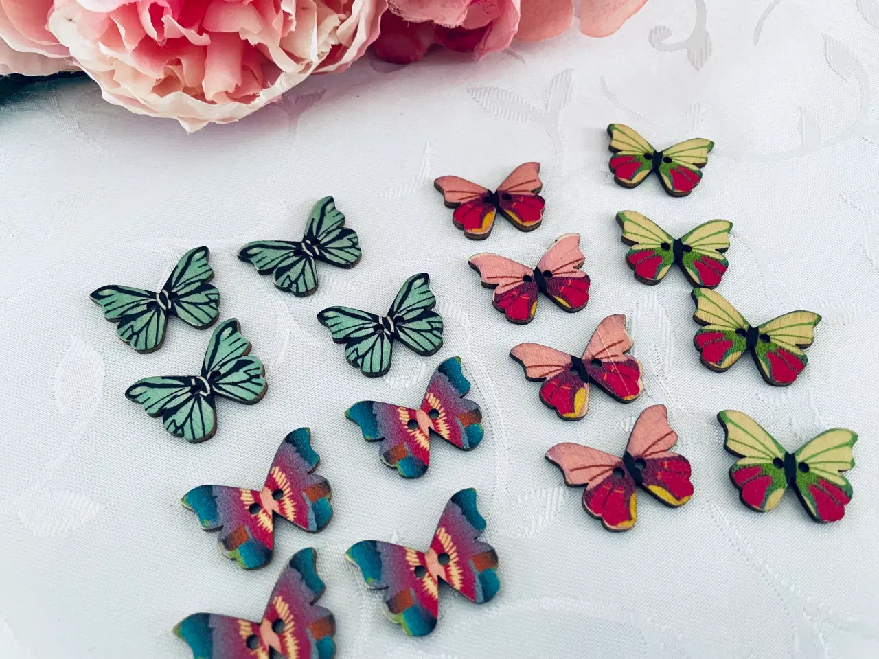 Billede 8 - Sommerfugle knapper i træ