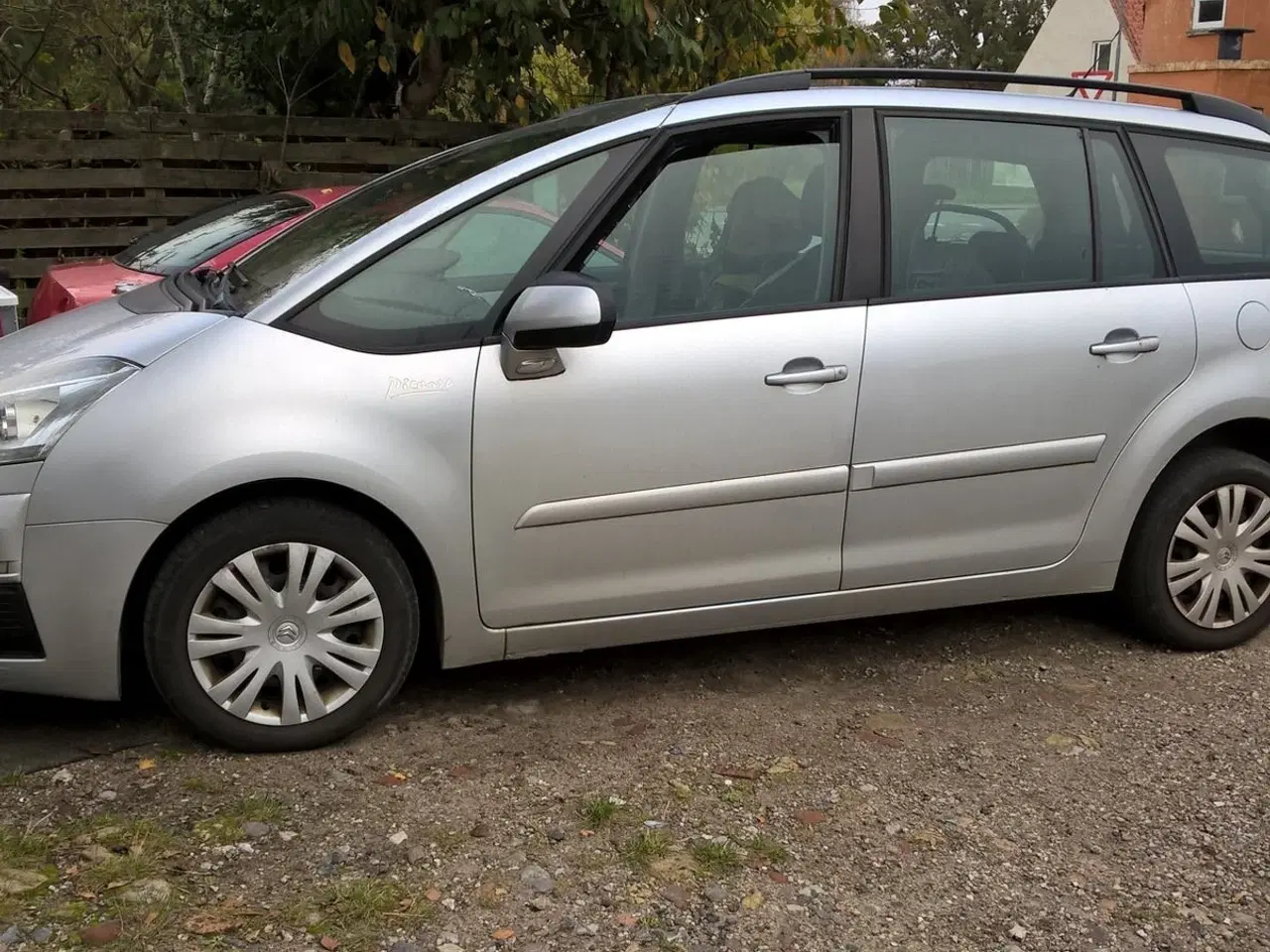 Billede 4 - Økonomisk rummelig familiebil