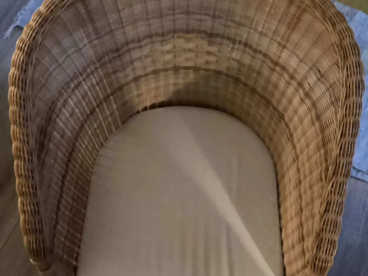 Billede 2 - Kurvestol sælges.