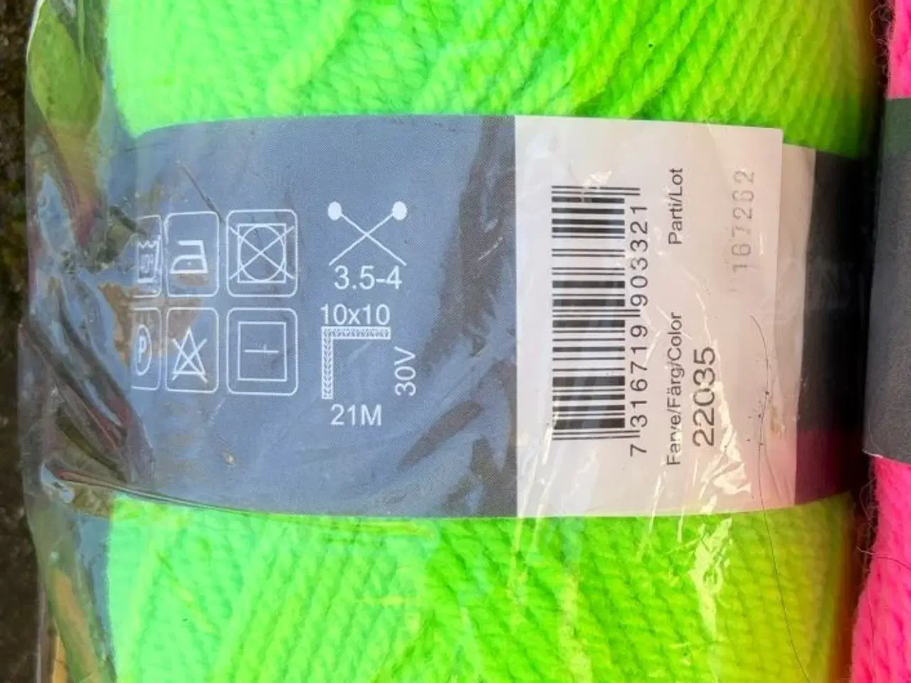 Billede 4 - 3 nøgler garn i neonfarver. Gul, grøn og pink.