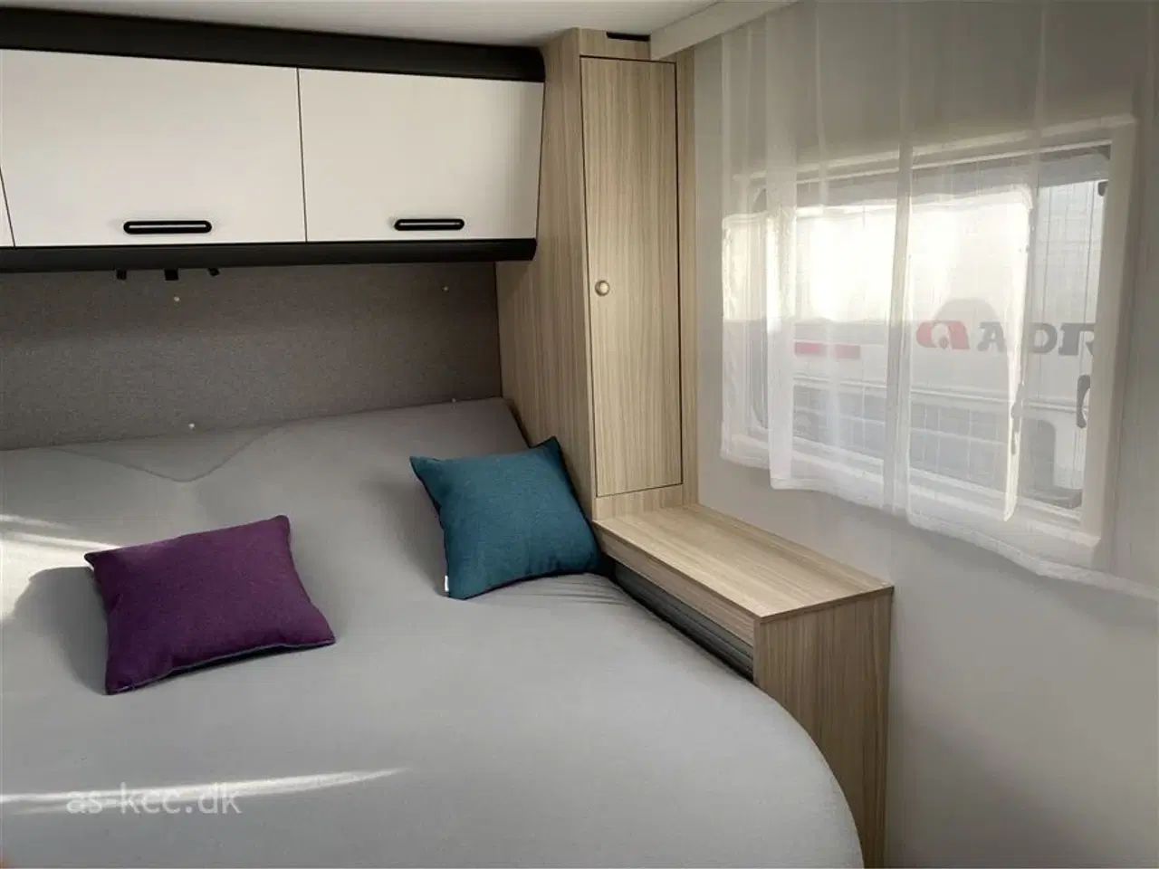 Billede 16 - 2023 - Sun Living S 75 SC   Sun Living Autocamper med fritstående dobbeltseng. 5 sovepladser &amp;amp; 5 selepladser.