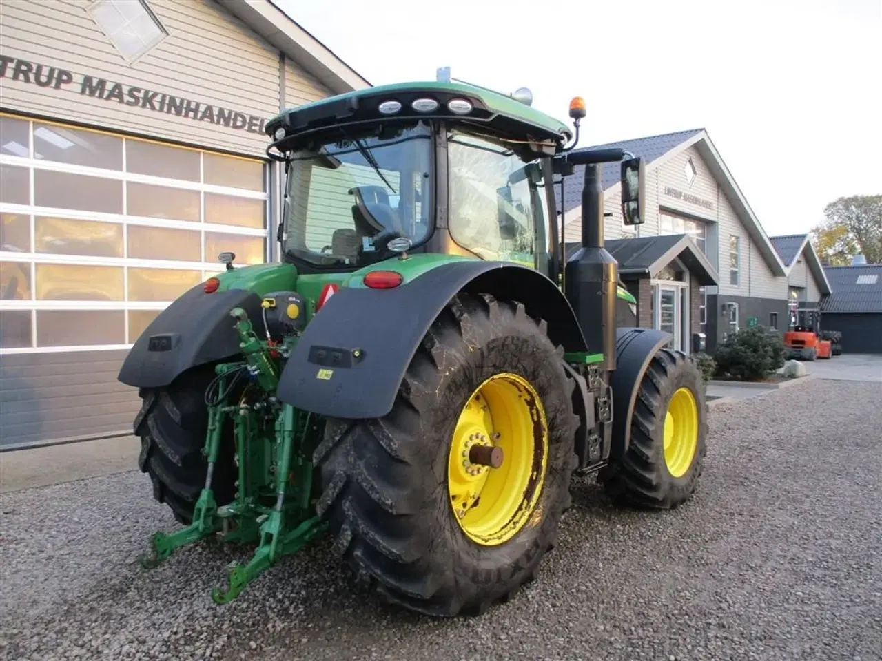 Billede 14 - John Deere 7310R Med frontlift og frontPTO en ejers gård traktor