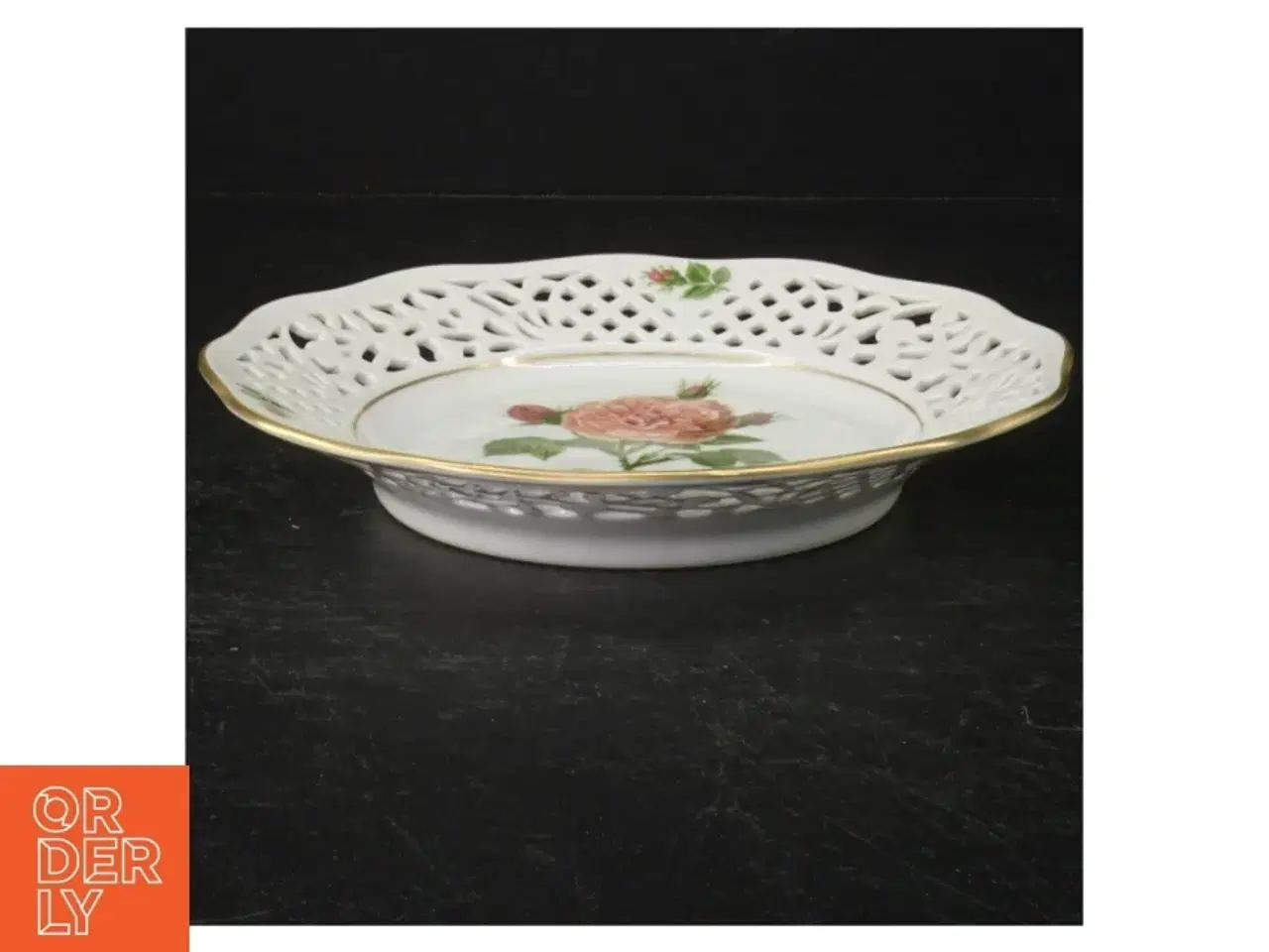 Billede 6 - Porcelænstallerkener med gennembrudt kant og rosendekoration fra Firkløveren