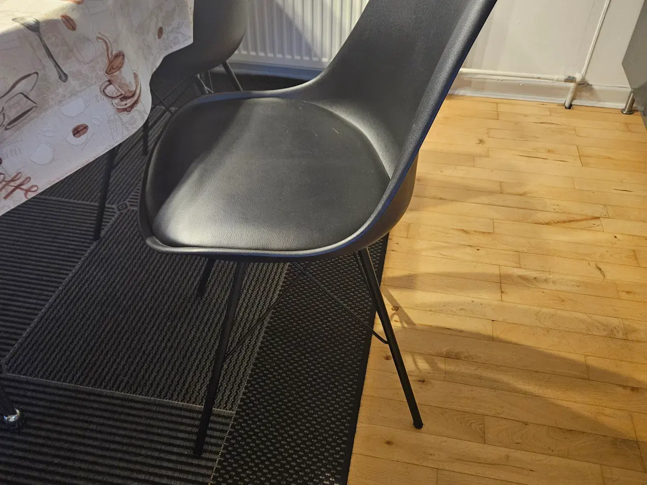 Billede 4 - Spisebord med stole