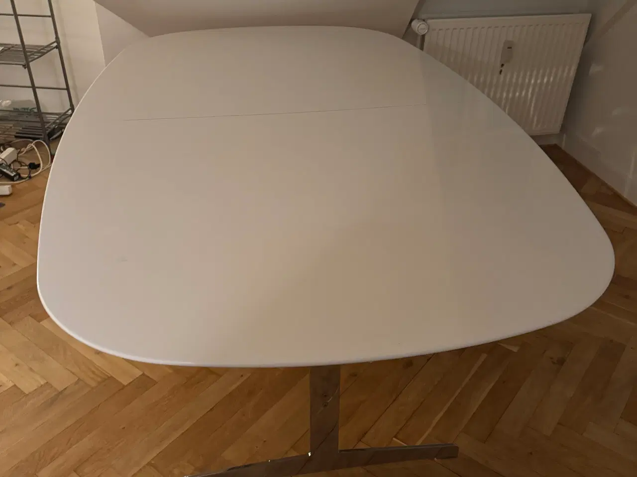 Billede 3 - GRATIS flot og stort spisebord