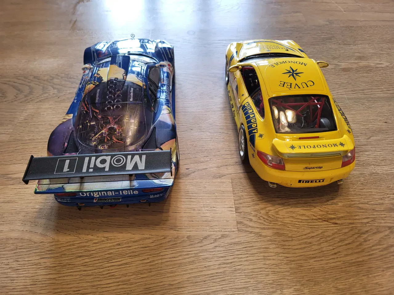 Billede 4 - Modelbiler 2 stk. 500 kr. 1:18