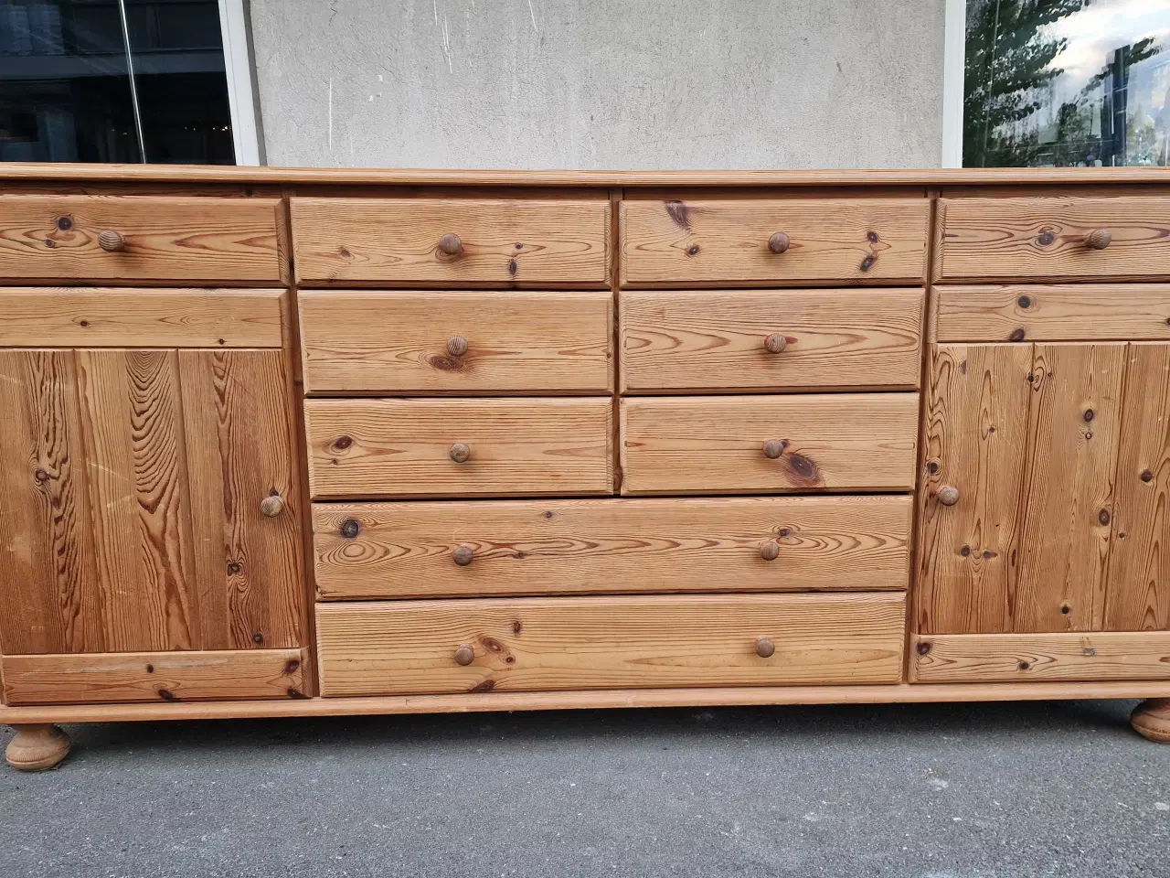 Billede 7 - Stor aflang skænk i fyrretræ fra 80´erne.