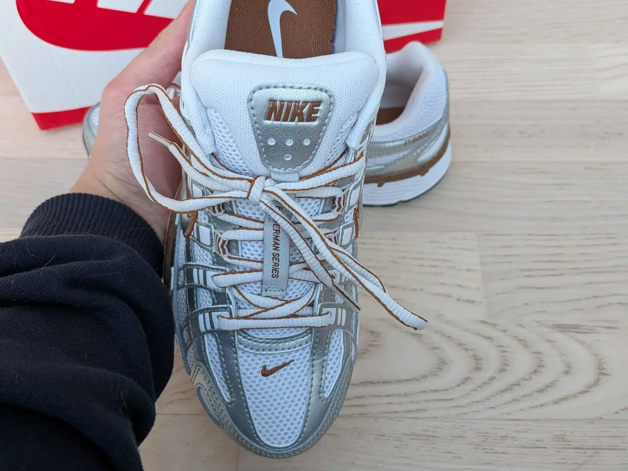 Billede 2 - Nike p-6000 light British tan 