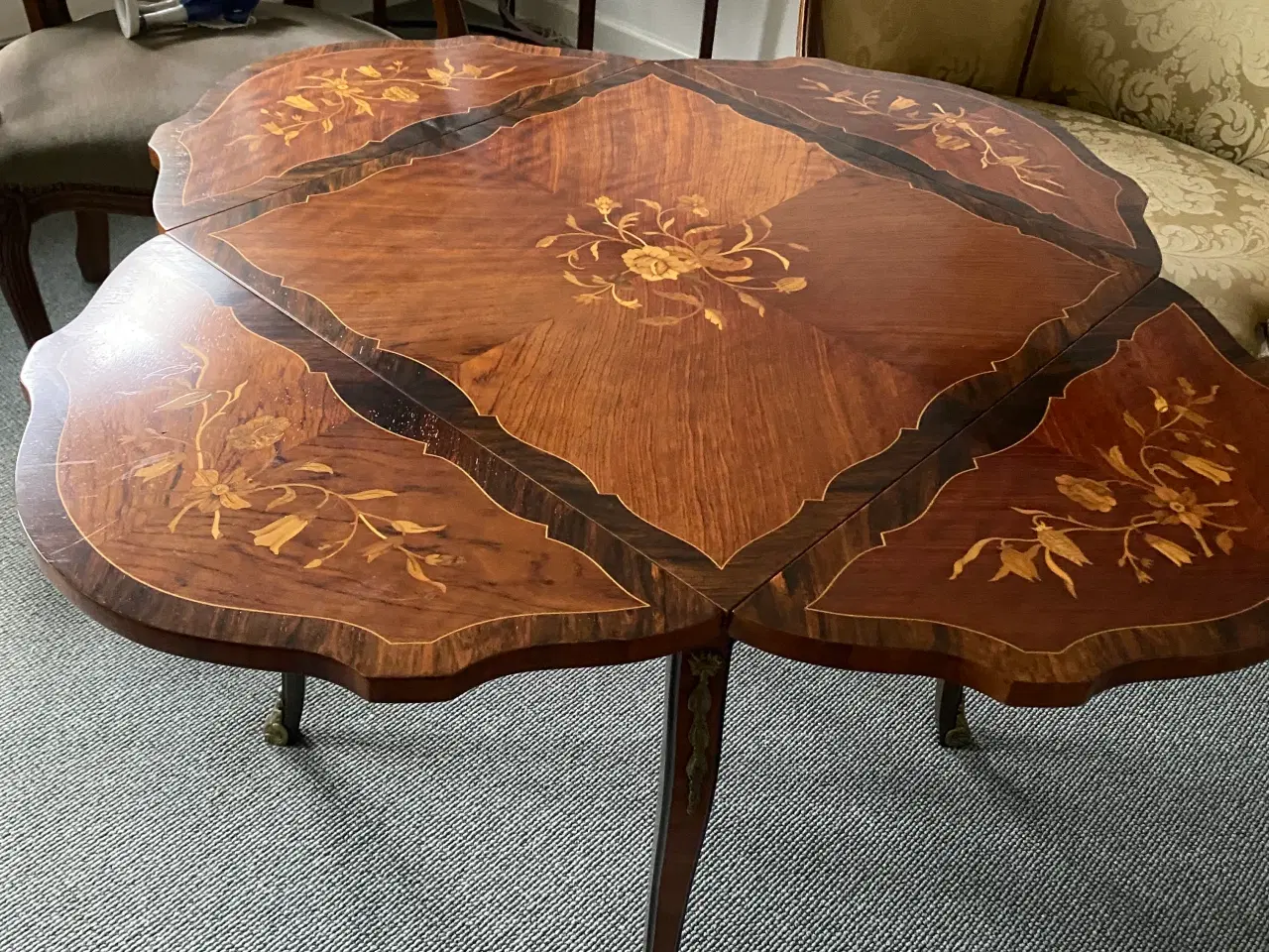 Billede 1 - INTARSIA BORD MED KLAPSIDER