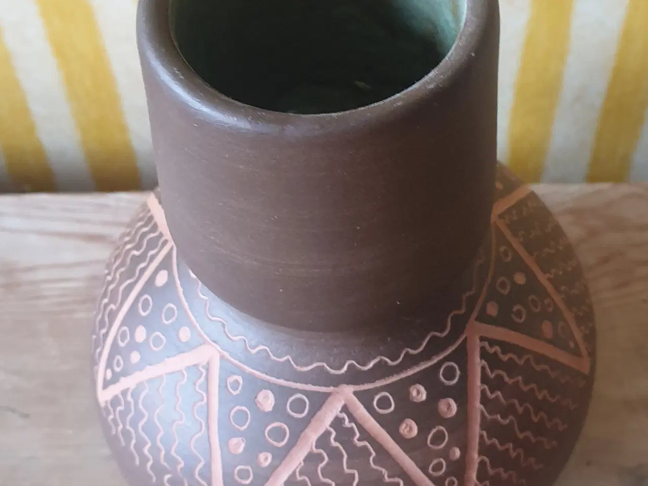 Billede 2 - Lille vase med flot mønster. Vicente Holz