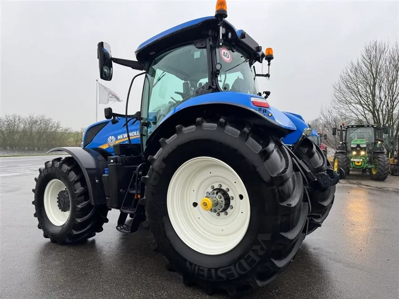 Billede 5 - New Holland T7.215 S KUN 1400 TIMER OG FULD AFFJEDRING!