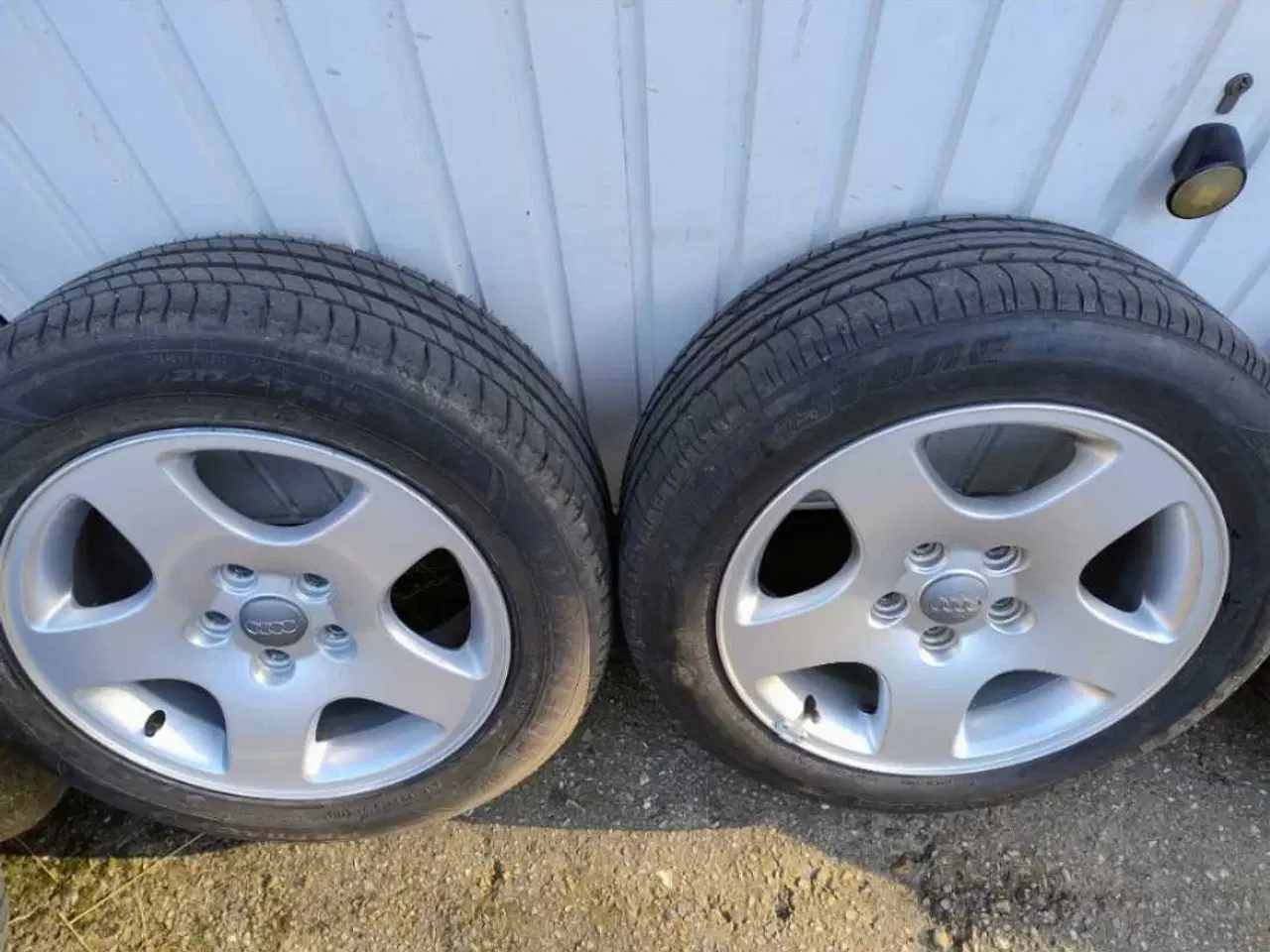 Billede 2 - Audi alufælge med dæk 