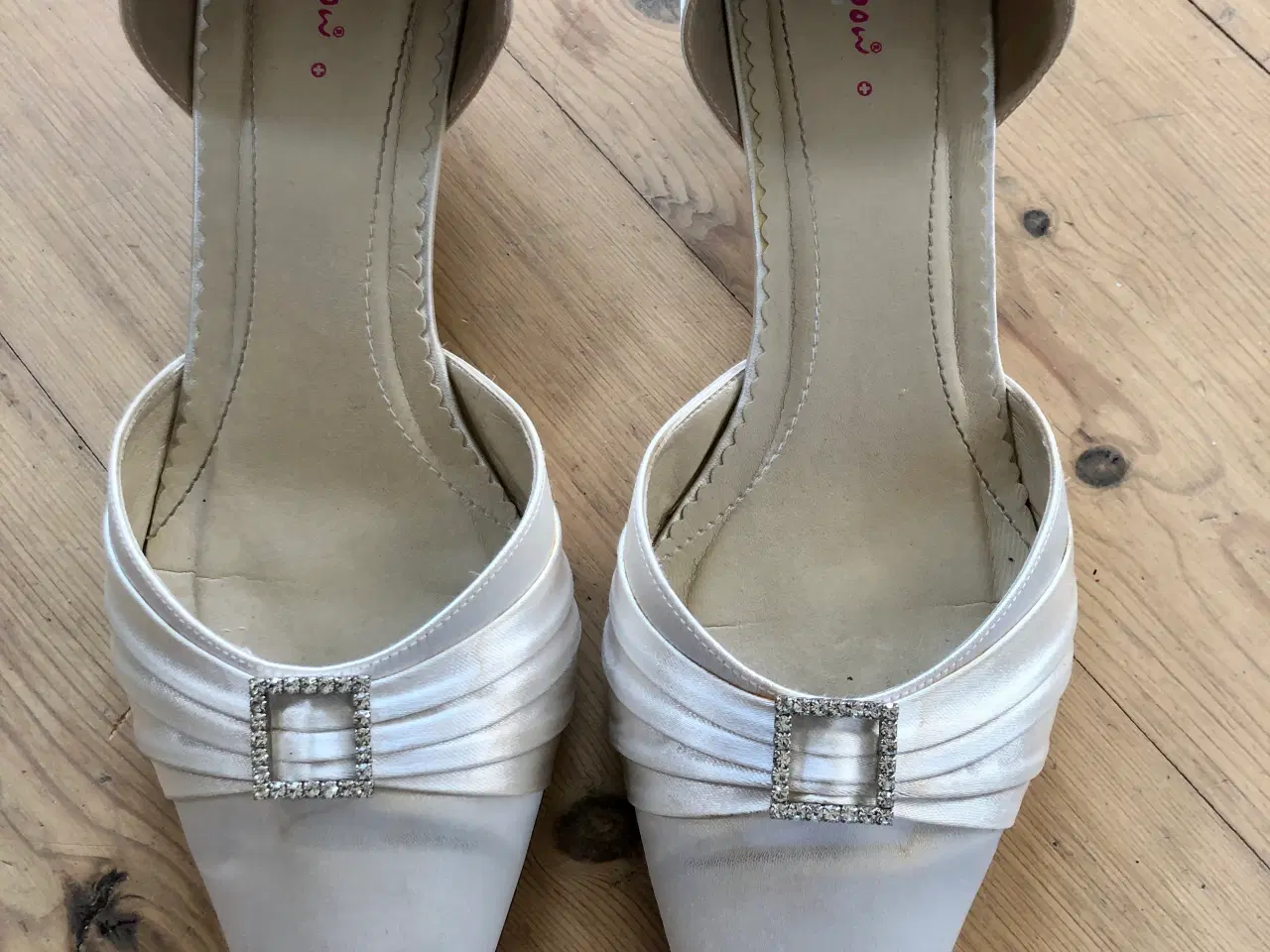 Billede 15 - Lilly brudekjole str 50, slør og sko str 40