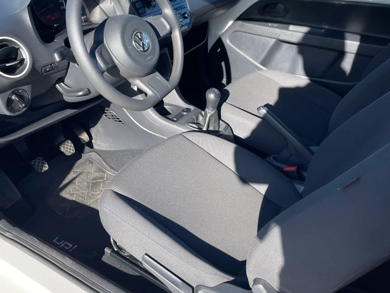 Billede 10 - VW up - lavt km tal