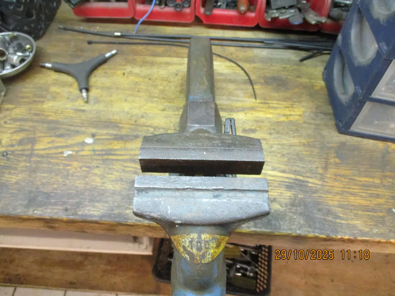 Billede 2 - skruestik Heuer Front