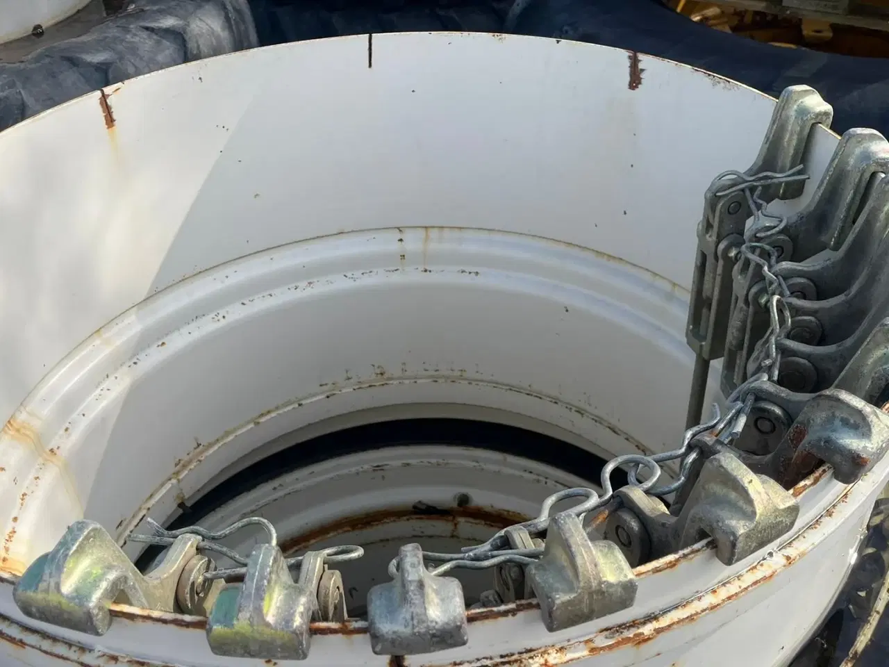Billede 3 - Michelin 20.8R38 med ring og 12stk låse.80% dæk i Michelin