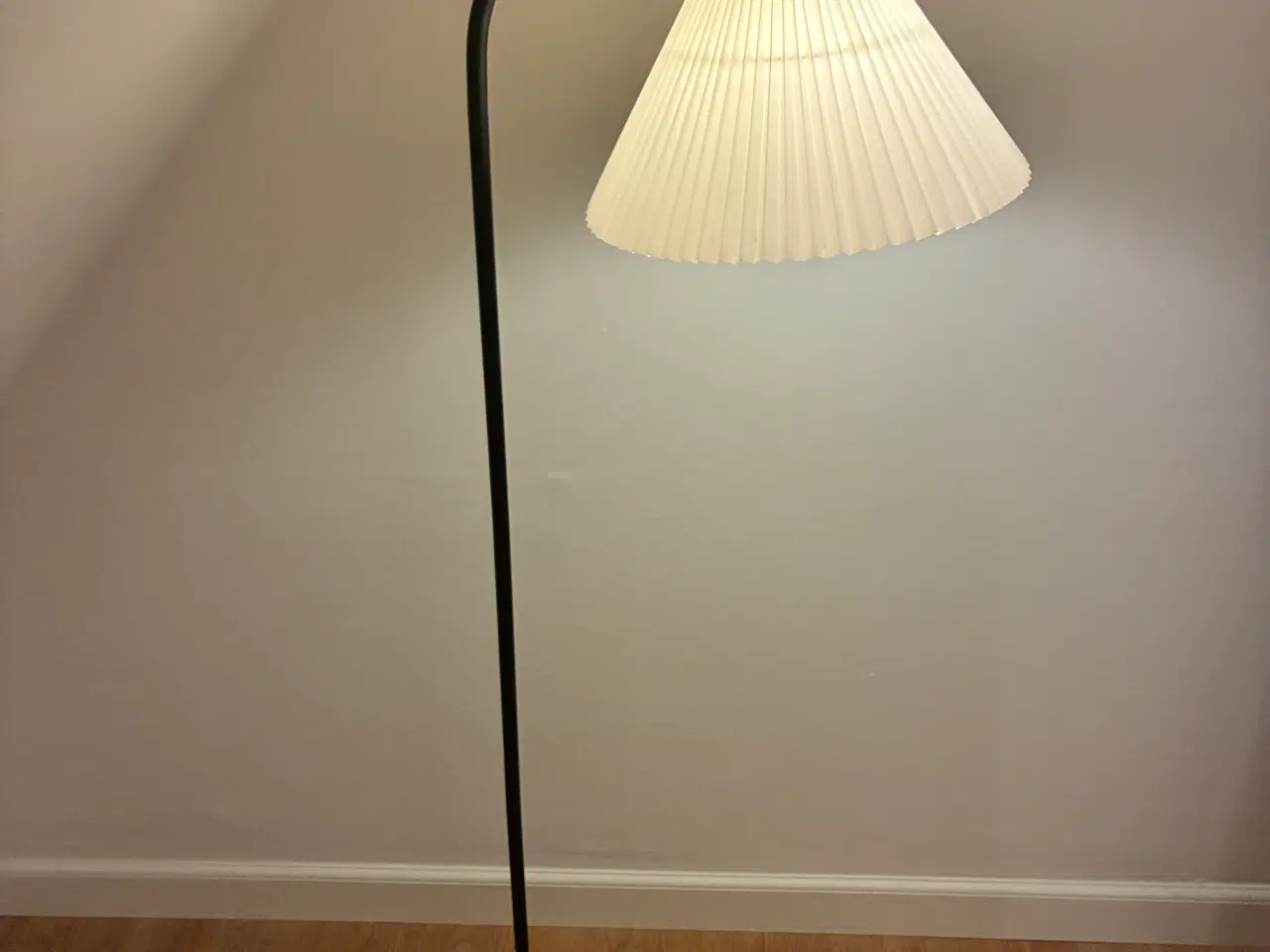 Billede 2 - Mat sort standerlampe