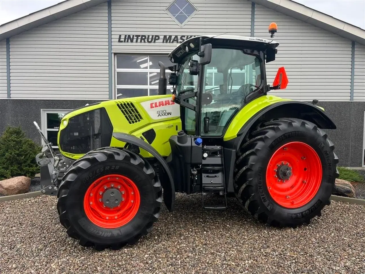 Billede 1 - CLAAS Axion 830 med frontlift og front PTO