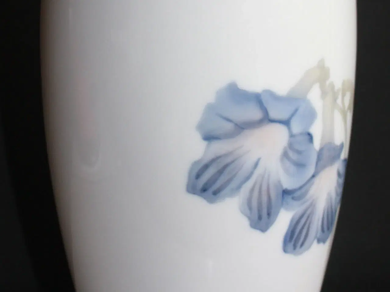 Billede 4 - Vase med blå blomster, Bing og Grøndahl