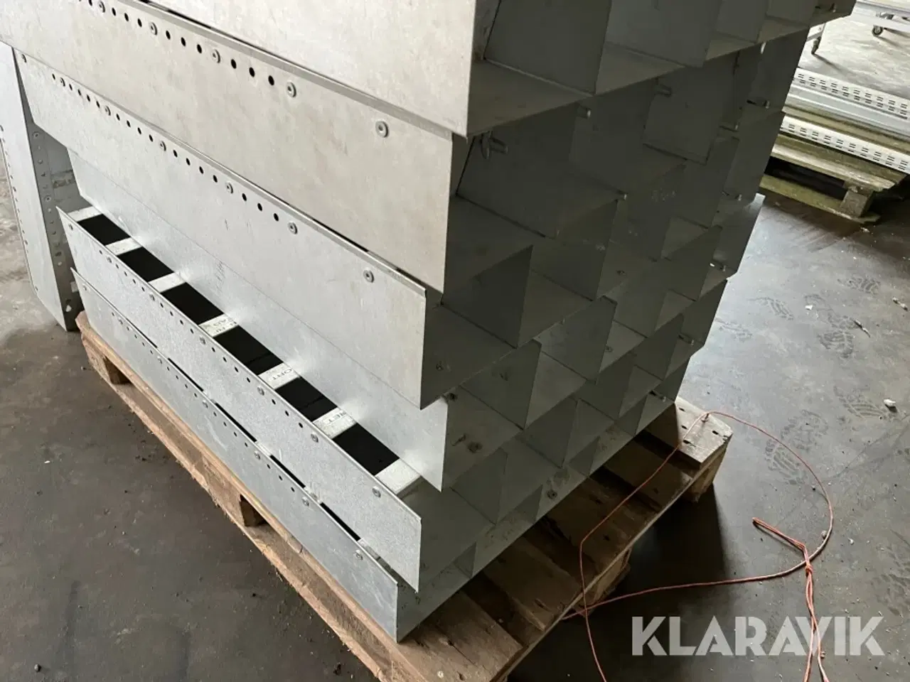 Billede 5 - Bolt hylder metal 10 styk