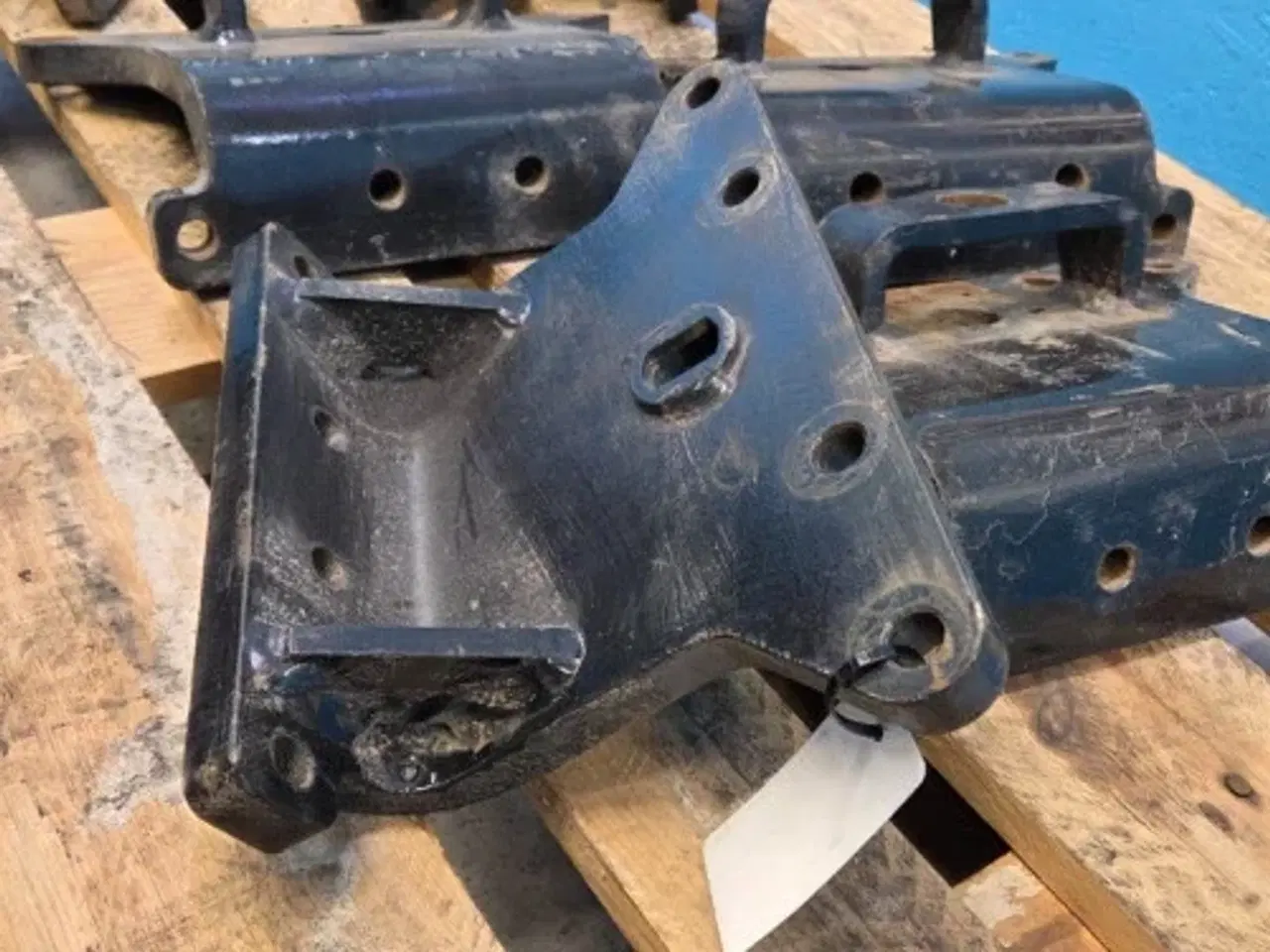 Billede 8 - New Holland T6.125 Beslag 87633845  6Stk