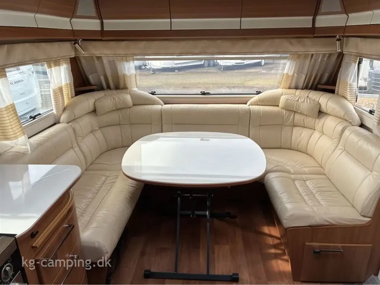 Billede 5 - 2014 - Kabe Royal 520 XL KS   Mindre vintervogn i bred model. Lækker læderstue, Thule 6300 markise og Truma XT mover.