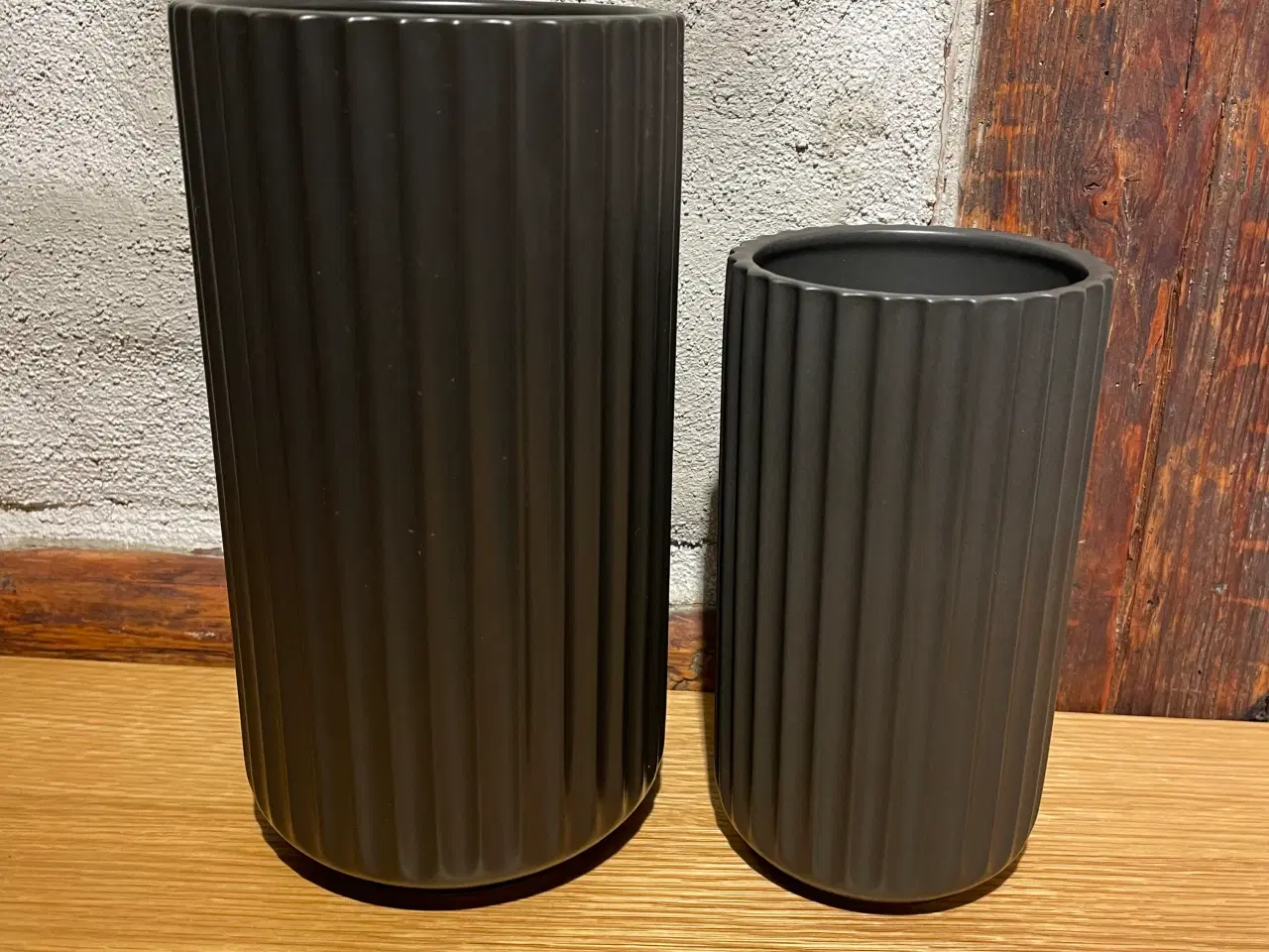 Billede 1 - Lyngby vaser sort 2stk.
