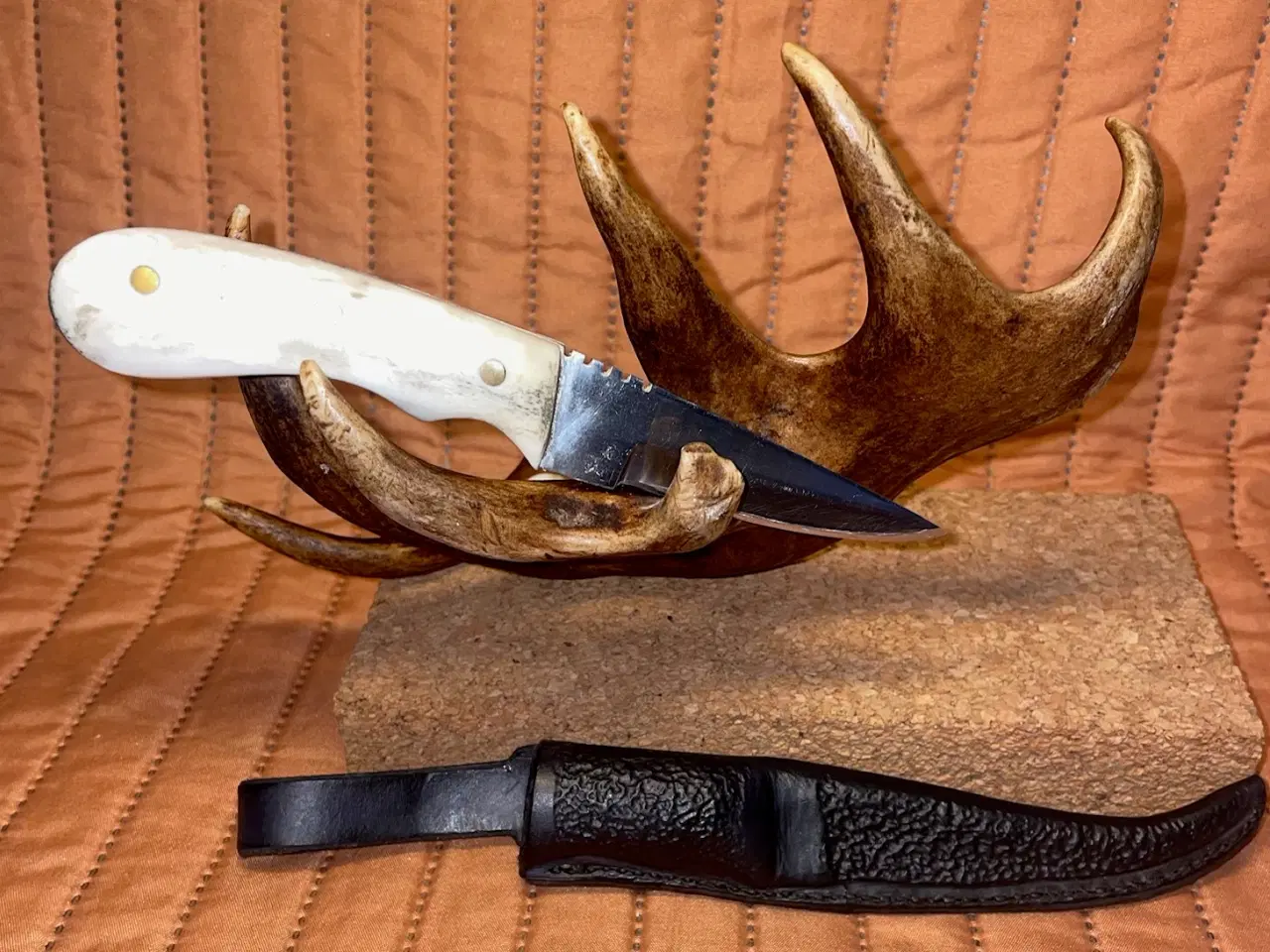 Billede 1 - Håndlavet Jagtkniv med skæfte af dåhjort