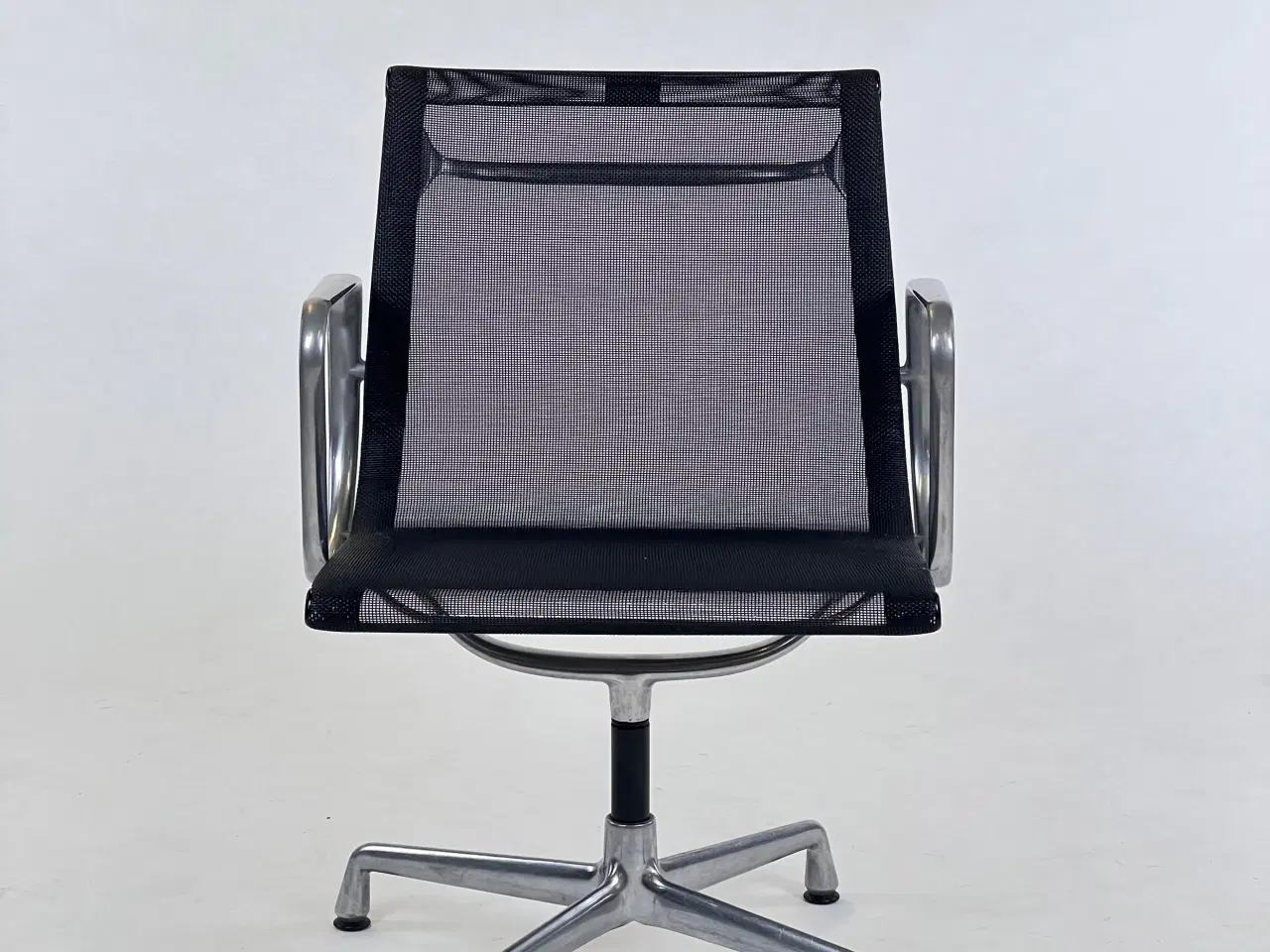 Billede 2 - Charles Eames Ea-108 chair - black mesh